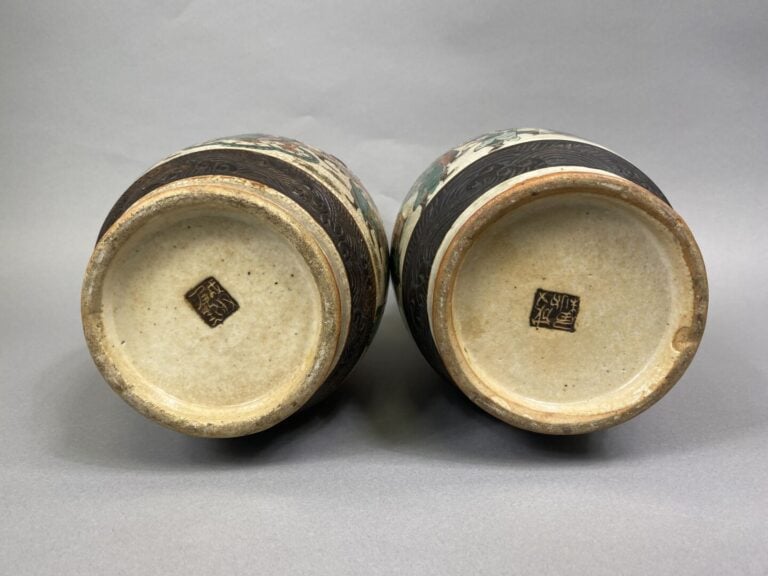 Chine, Nankin - Paire de vases en porcelaine de Nankin, dans le goût de la "Fam…