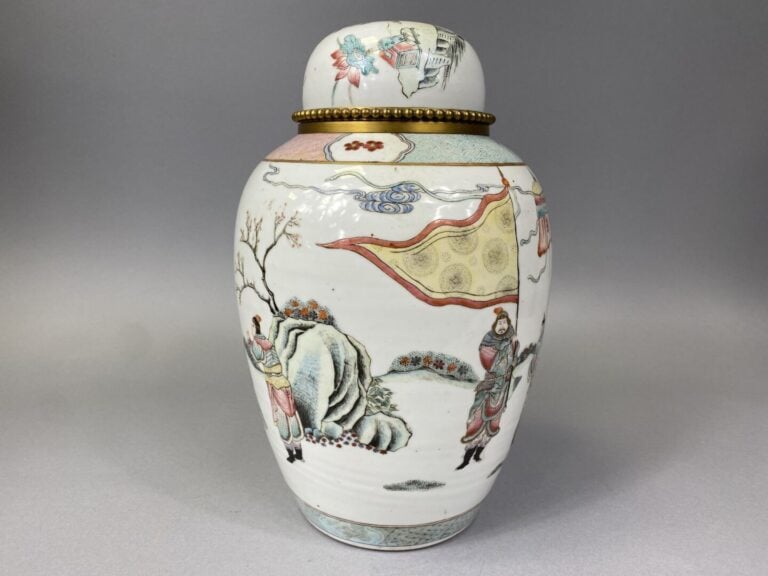 Chine - Potiche couverte en porcelaine émaillée dans le style de la"Famille Ros…