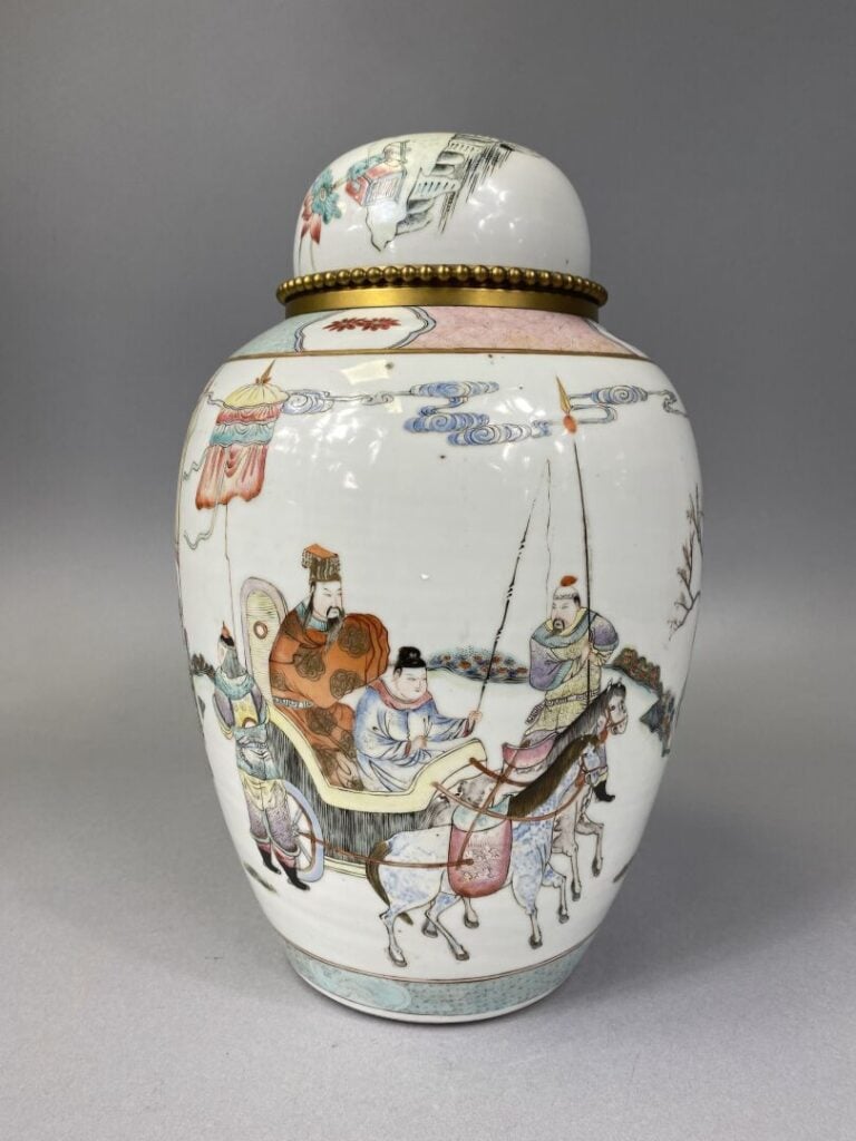 Chine - Potiche couverte en porcelaine émaillée dans le style de la"Famille Ros…