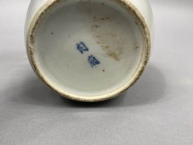 Chine pour le Vietnam - Pot à thé en porcelaine bleu de Hué présentant un décor…