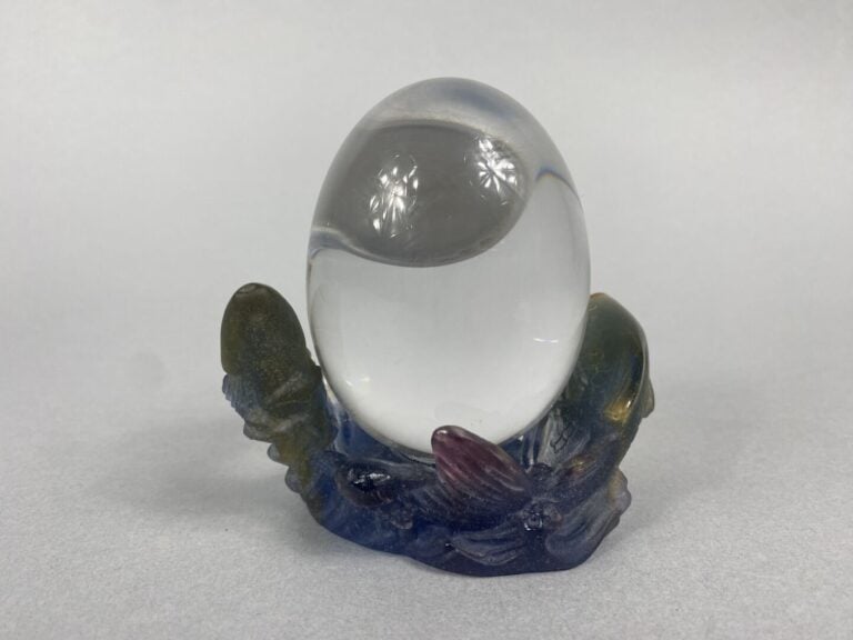 DAUM France - Pendule de table en cristal et pâte de verre. Corps ovoïde en cri…