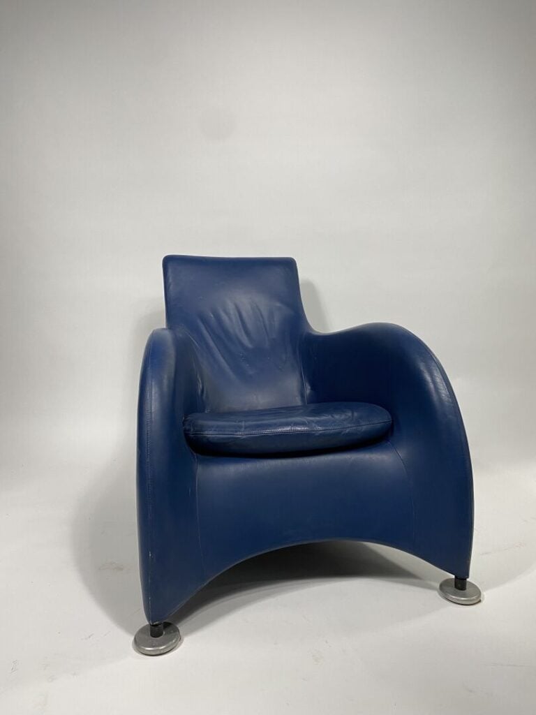 Gérard VAN DEN BERG pour MONTIS - Fauteuil en cuir bleu - 85 x 71 x 86 cm