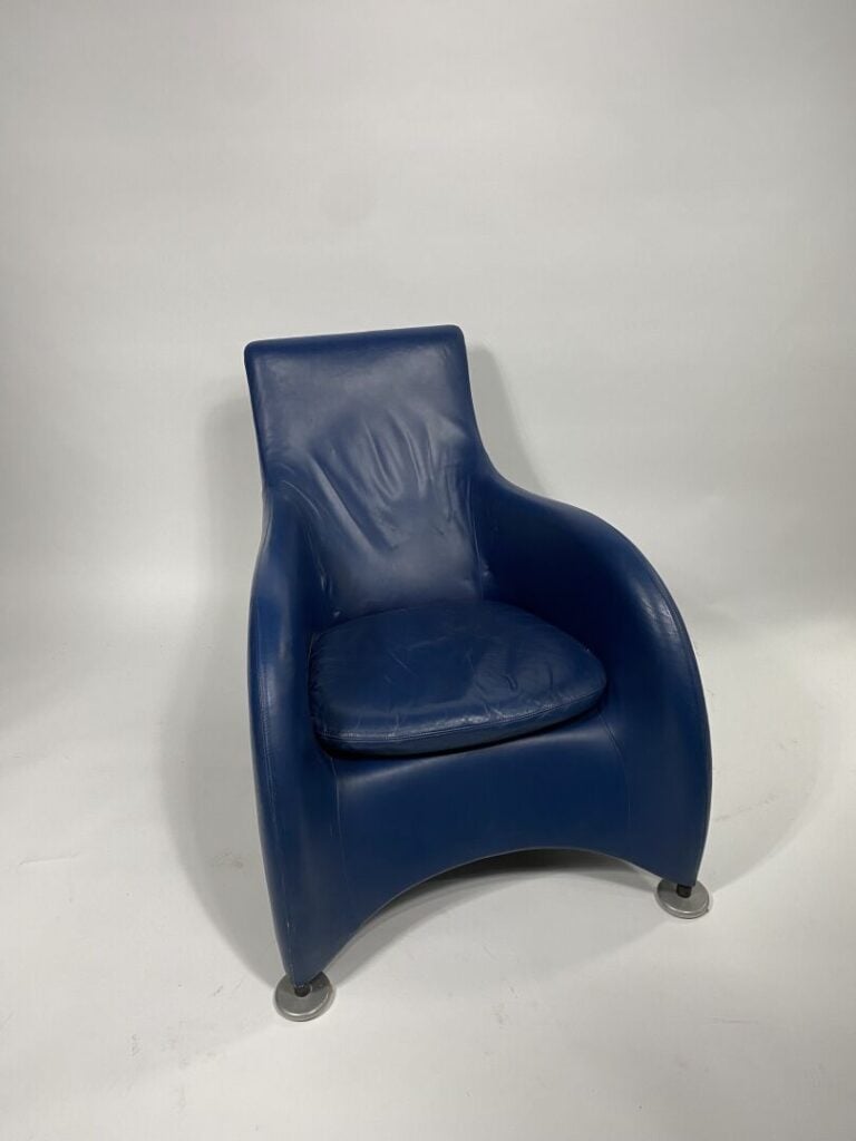 Gérard VAN DEN BERG pour MONTIS - Fauteuil en cuir bleu - 85 x 71 x 86 cm