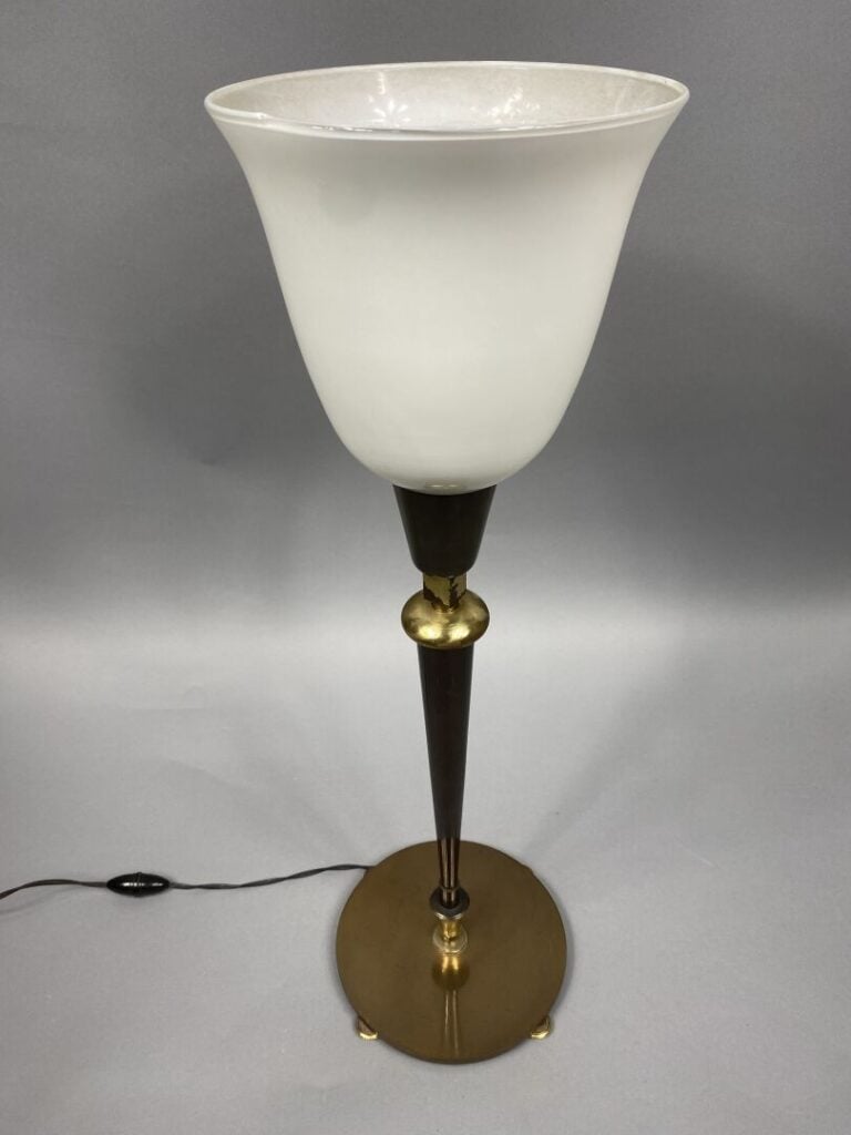 Gilbert POILLERAT (1902-1988) - Lampe en métal et bronze doré - Signée sous la…