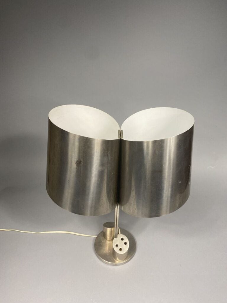 Henri MATHIEU (XXe) - Lampe en lames de métal courbé - Vers 1970 - H : 51 cm