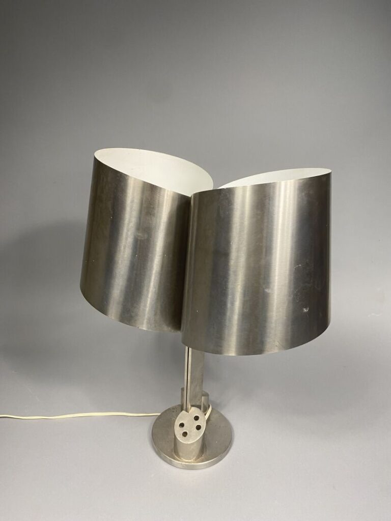 Henri MATHIEU (XXe) - Lampe en lames de métal courbé - Vers 1970 - H : 51 cm