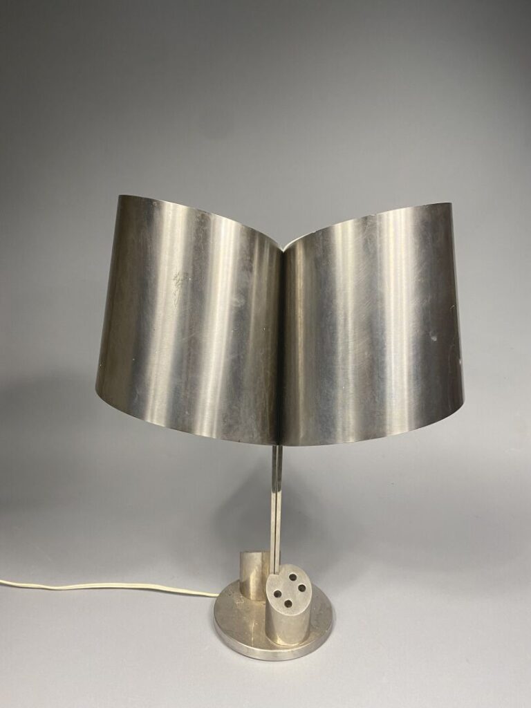 Henri MATHIEU (XXe) - Lampe en lames de métal courbé - Vers 1970 - H : 51 cm