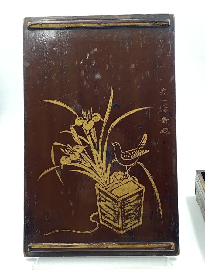JAPON - Epoque EDO (1603 - 1868) - Suzuribako en bois à décor en hira maki-e de…