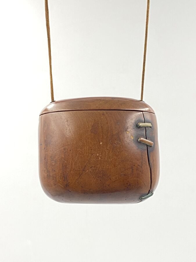 JAPON - Epoque MEIJI (1868 - 1912) - Tonkotsu en bois sculpté d'une tête de Oka…