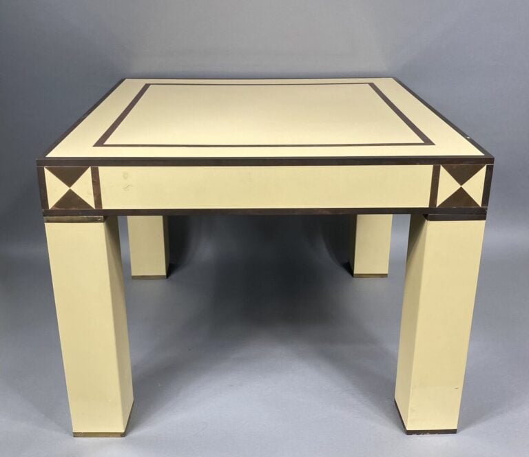 Jean-Claude MAHEY (né en 1944) - Paire de tables basses de forme carrée laquée…
