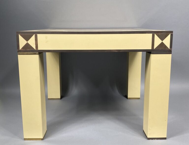 Jean-Claude MAHEY (né en 1944) - Paire de tables basses de forme carrée laquée…