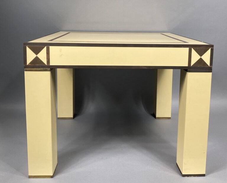 Jean-Claude MAHEY (né en 1944) - Paire de tables basses de forme carrée laquée…
