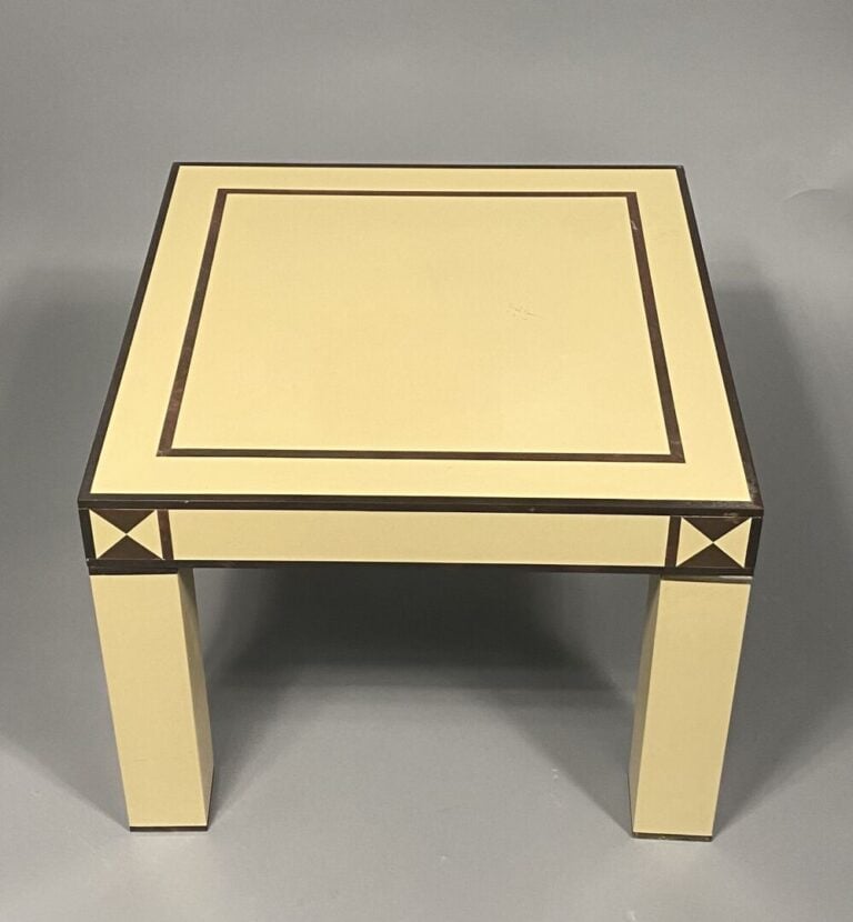 Jean-Claude MAHEY (né en 1944) - Paire de tables basses de forme carrée laquée…