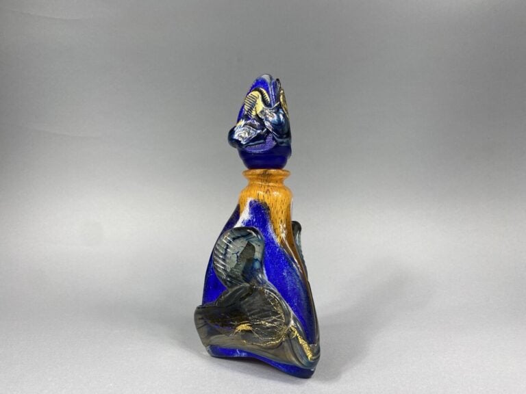 Jean-Claude NOVARO (1943-2014) - Flacon de forme triangulaire en verre soufflé…