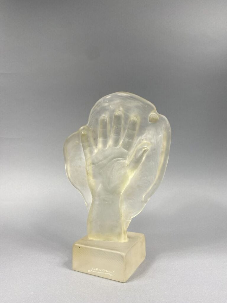 Jean-Claude NOVARO (1943-2014) - Sculpture en verre poli et moulé représentant…