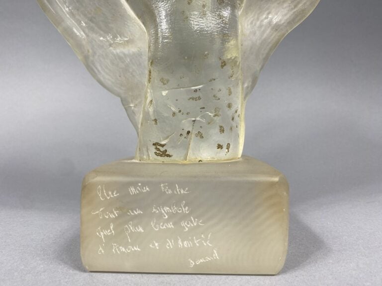 Jean-Claude NOVARO (1943-2014) - Sculpture en verre poli et moulé représentant…