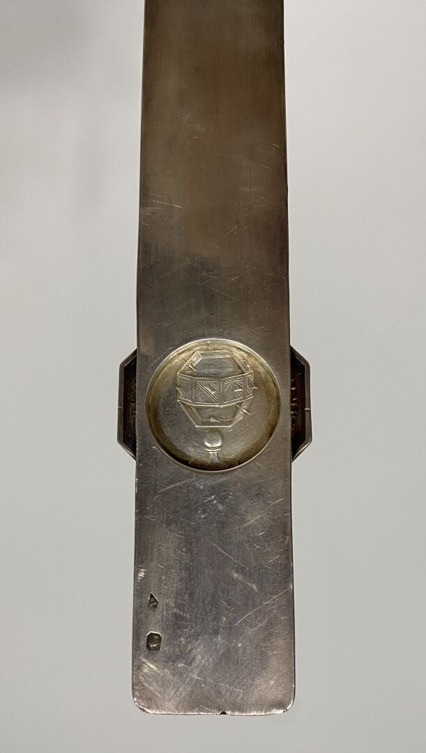 Jean DESPRES (1889-1980) - Coupe-papier en argent (925) martelé - Monnaie de la…