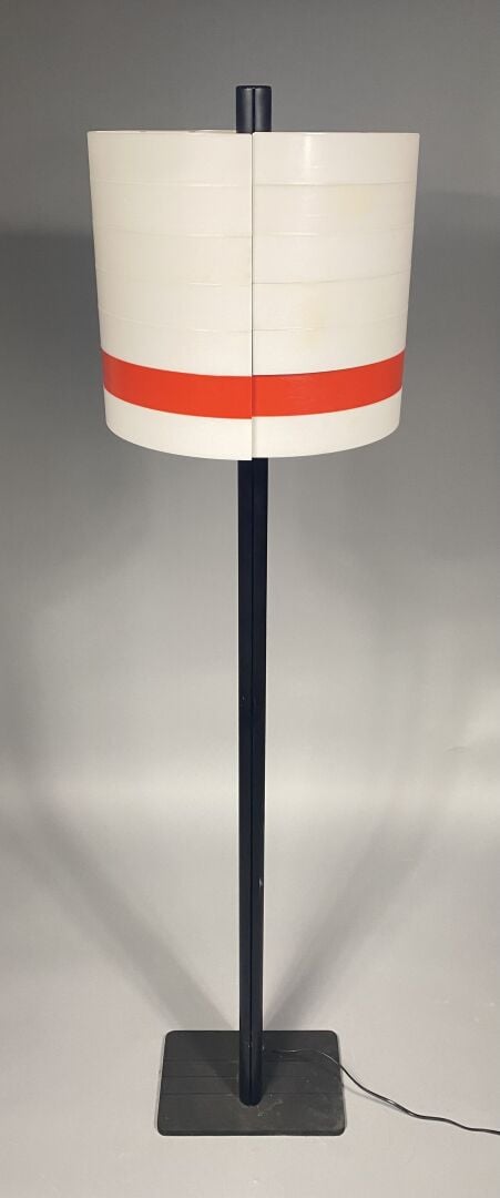 Jean Pierre VITRAC (né en 1944) - Lampadaire modèle « Stigram » à fût en alumin…