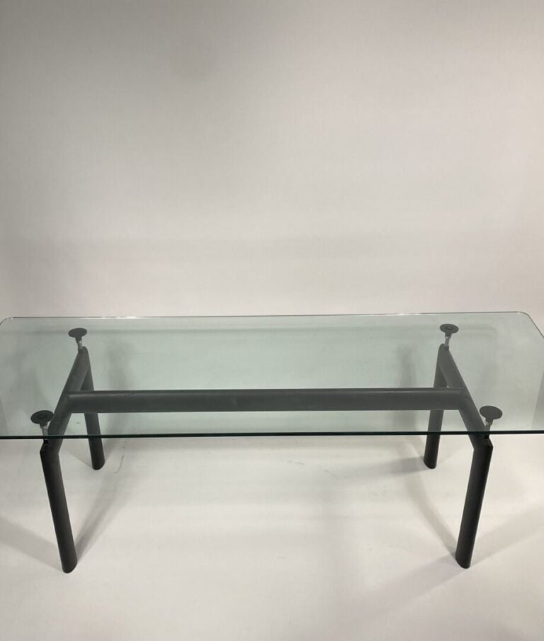 LE CORBUSIER (1887-1965) - Table de salle-à-manger édition CASSINA - Plateau re…