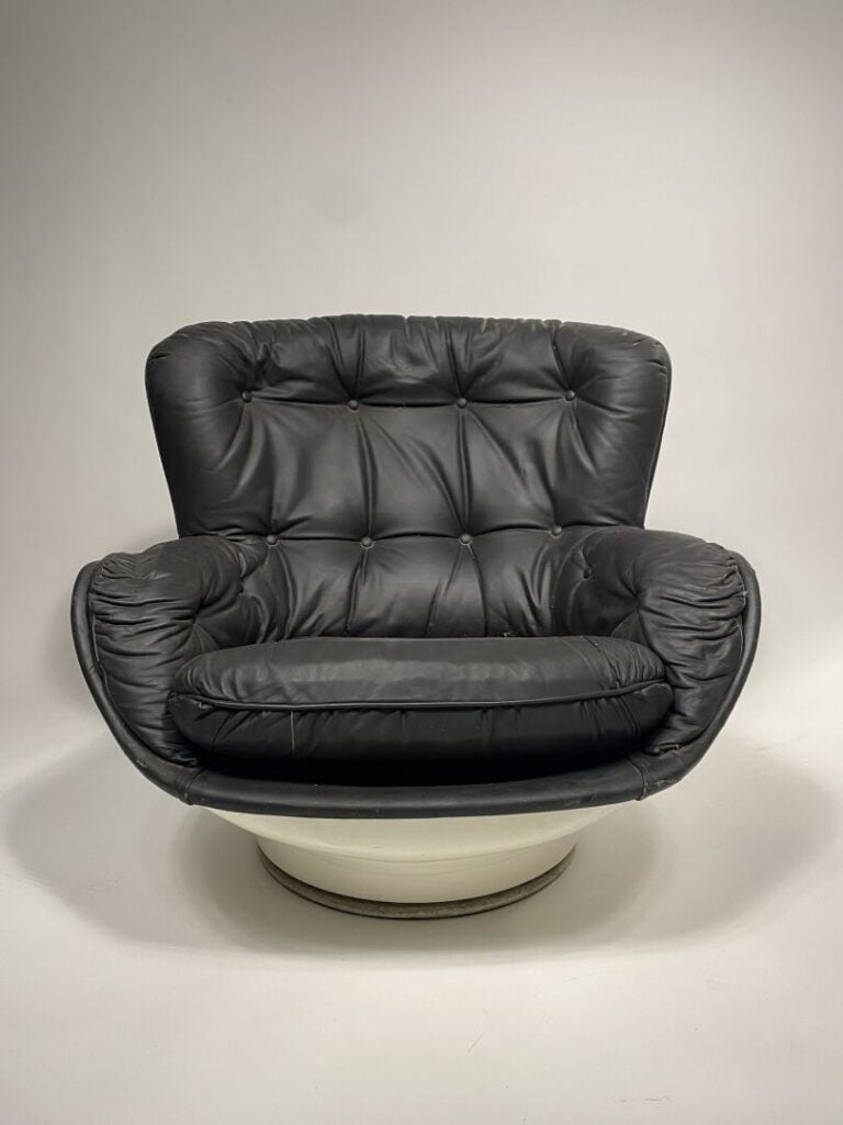 Michel CADESTIN (né en 1942) - Paire de fauteuils modèle « Karaté » à coque mou…