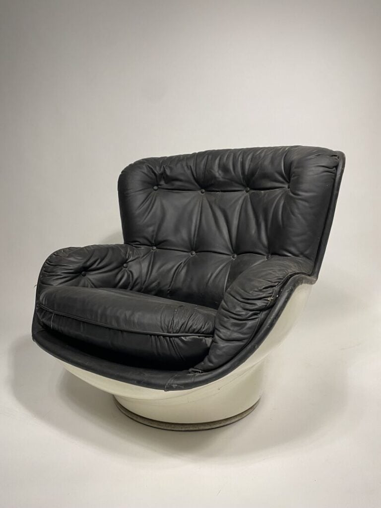 Michel CADESTIN (né en 1942) - Paire de fauteuils modèle « Karaté » à coque mou…