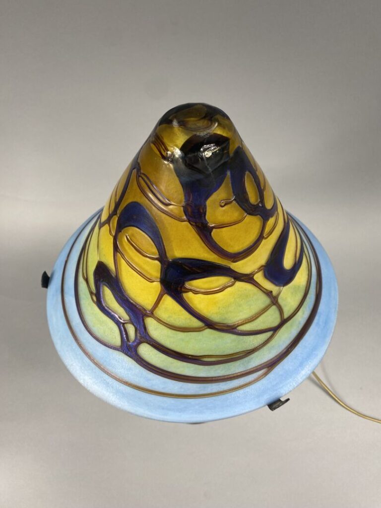 Michèle LUZERO (1949) - Lampe champignon en verre soufflé dans les tons bleu et…