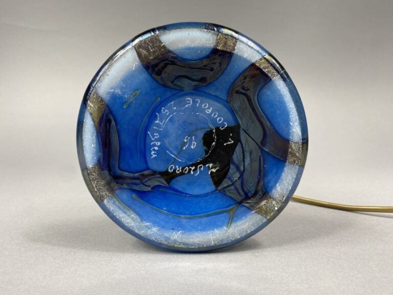 Michèle LUZERO (1949) - Lampe champignon en verre soufflé dans les tons bleu et…