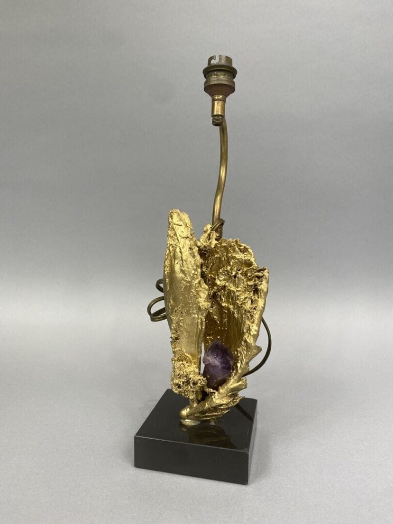 Philippe CHEVERNY (XXe), attribué à - Pied de lampe en alliage doré et améthyst…