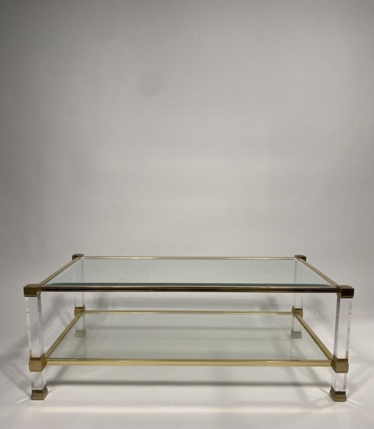 Pierre VANDEL (1939) - Table basse de forme rectangulaire en métal doré et plat…