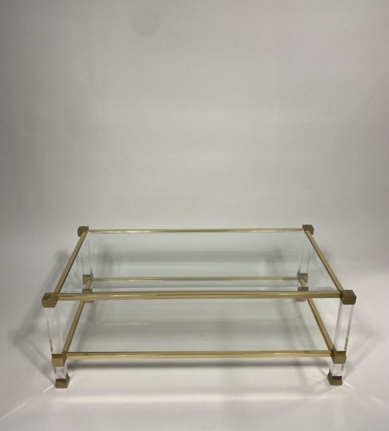 Pierre VANDEL (1939) - Table basse de forme rectangulaire en métal doré et plat…