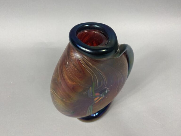 Robert PIERINI (1950) - Vase méplat en verre soufflé polychrome à décor abstrai…