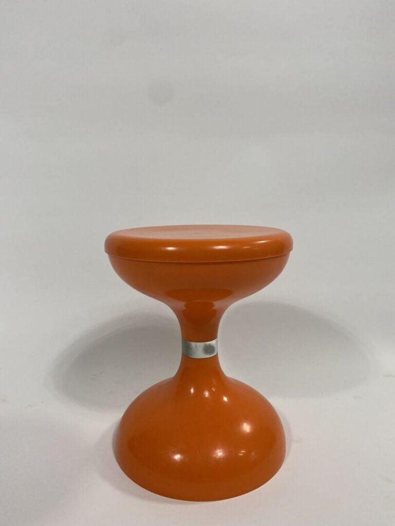 ROBUR Bologne éditeur - Tabouret "Sgabello Americano" en plastique orange - Ver…