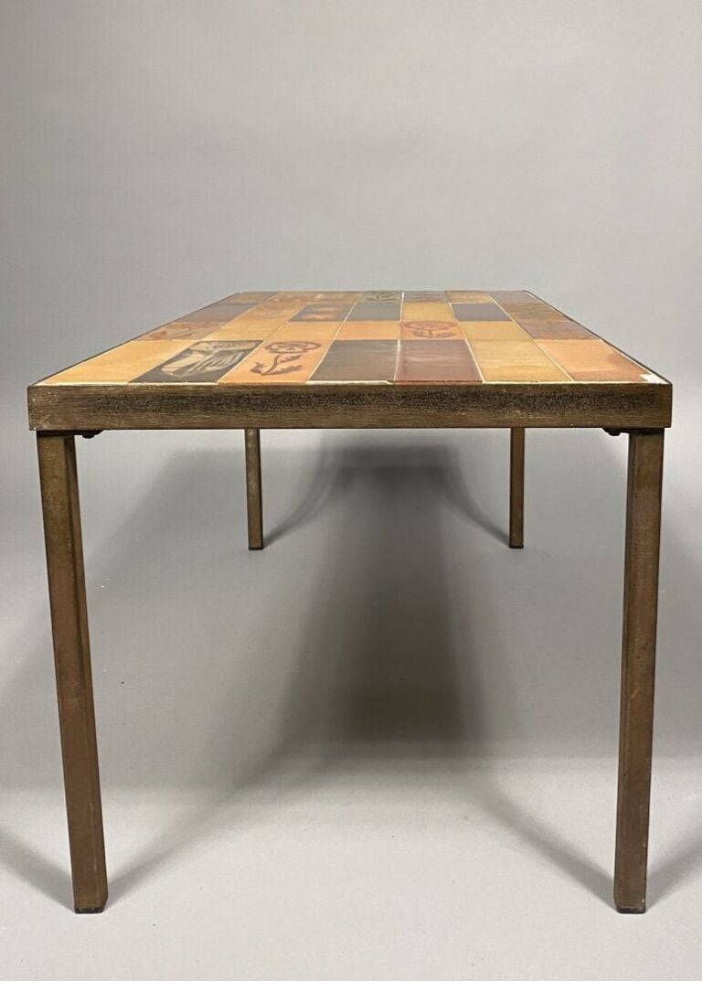 Roger CAPRON (1922-2006) - Table basse à plateau rectangulaire en carreaux de c…