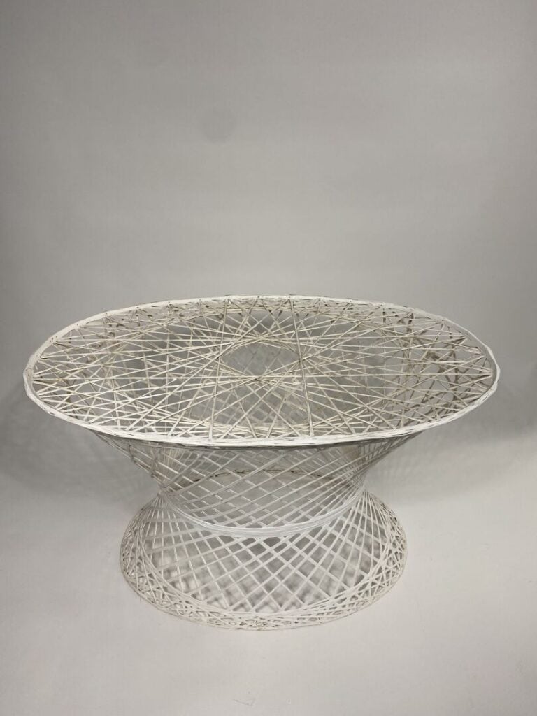 Russell WOODWARD, attribué à - Salon de jardin en baguettes de bois blanc forma…
