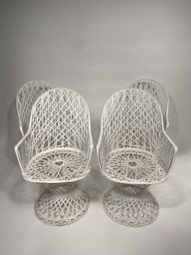 Russell WOODWARD, attribué à - Salon de jardin en baguettes de bois blanc forma…