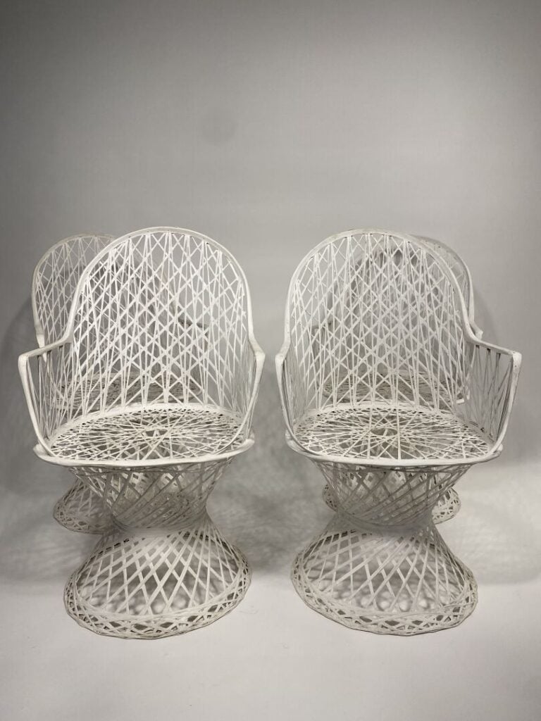 Russell WOODWARD, attribué à - Salon de jardin en baguettes de bois blanc forma…