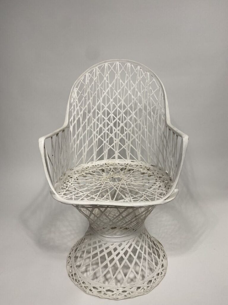 Russell WOODWARD, attribué à - Salon de jardin en baguettes de bois blanc forma…
