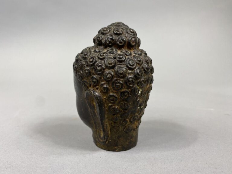 Sud-Est Asiatique - Tête de bouddha en bronze - H: 9 cm