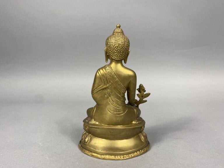 Thailande - Bouddha en bronze doré représenté assis sur une base lotiforme - H…