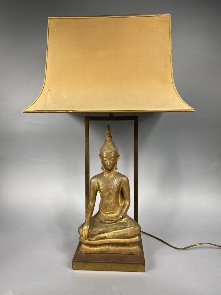 Thailande - Sujet en bronze représentant un bouddha assis en méditation sur son…