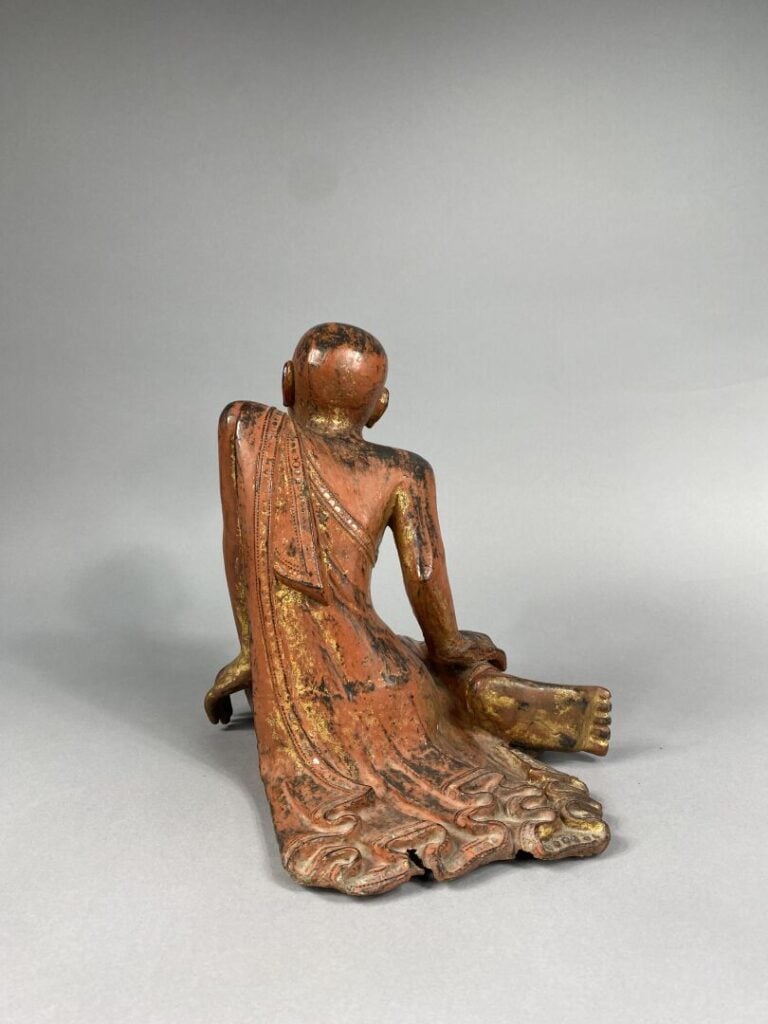 Thailande - XXe siècle - Groupe en bois à traces de laque or et incrustations d…