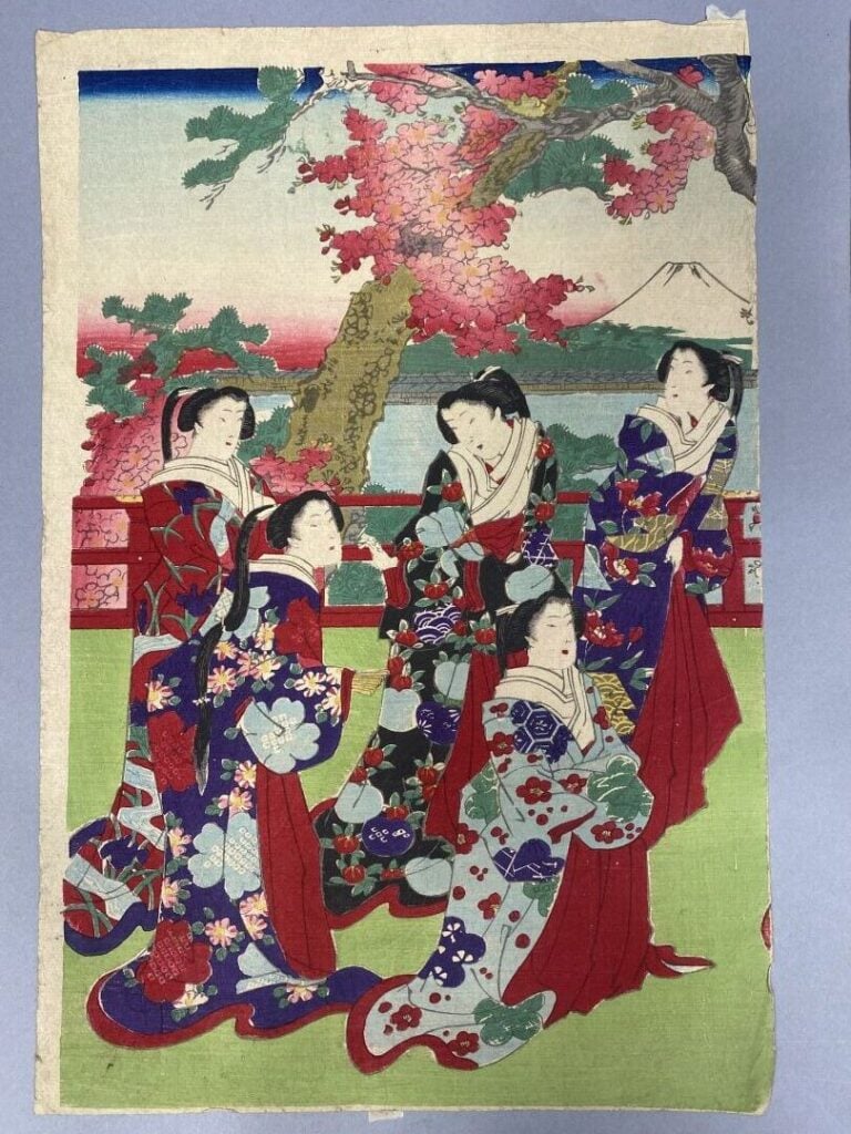 Toyohara Chikanobu (1838-1912), - Triptyque oban tate-e, jeunes femmes sur une…
