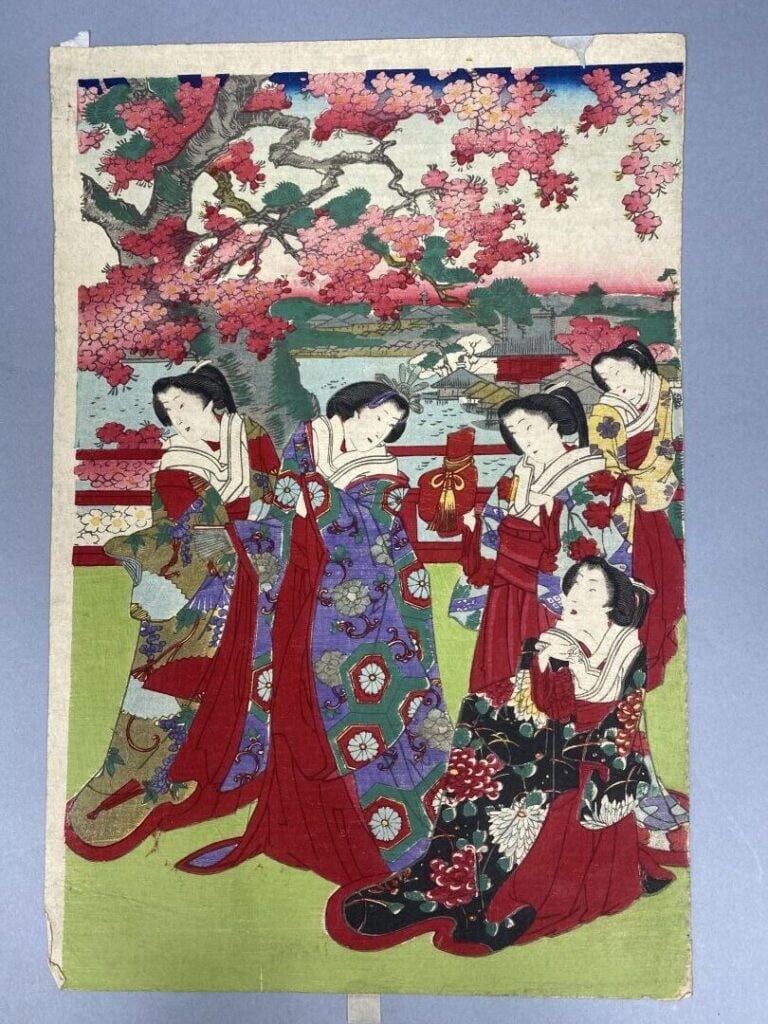 Toyohara Chikanobu (1838-1912), - Triptyque oban tate-e, jeunes femmes sur une…