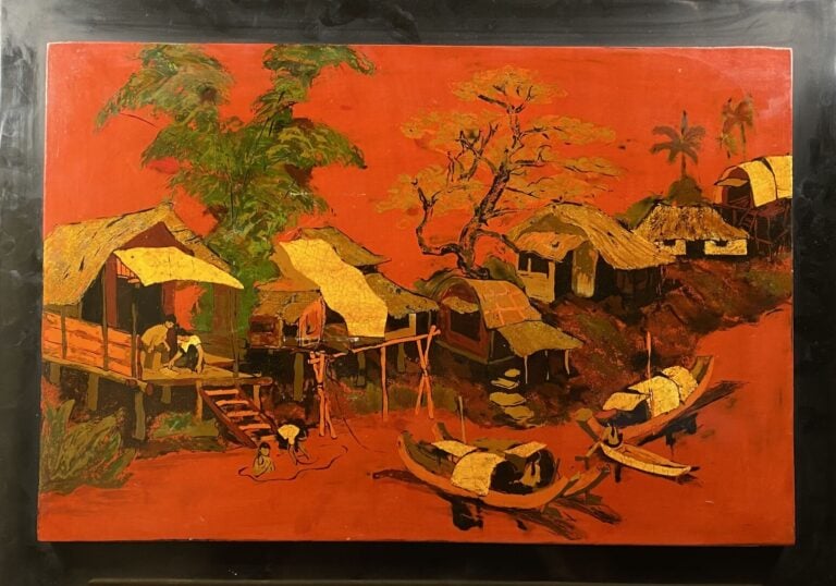TRANH SON MAI (?) - Village au bord des berges - Panneau en bois laqué polychro…