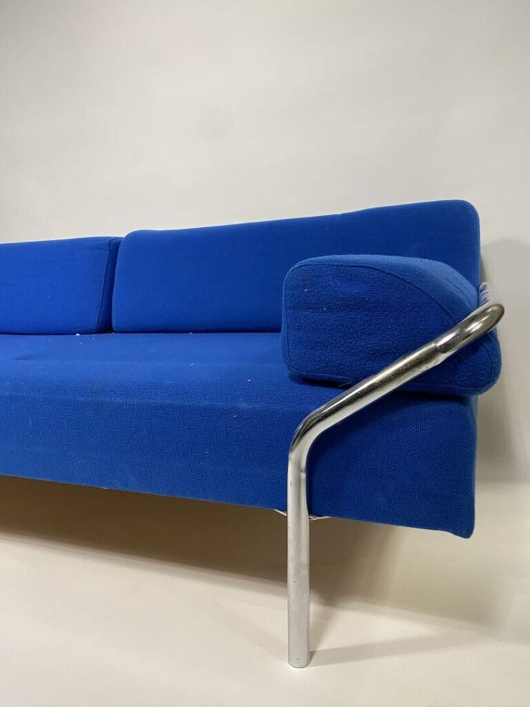 Travail 1970, dans le style Bauhaus - Canapé trois palces à structure entièreme…