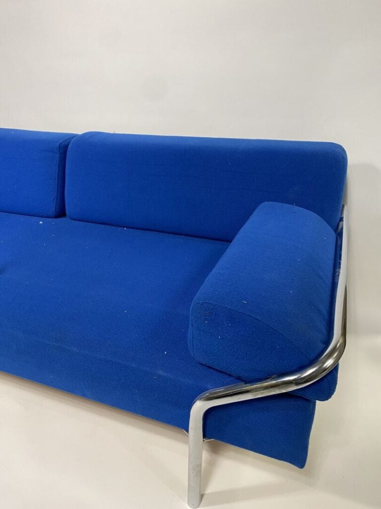 Travail 1970, dans le style Bauhaus - Canapé trois palces à structure entièreme…