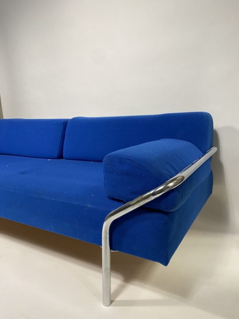 Travail 1970, dans le style Bauhaus - Canapé trois palces à structure entièreme…