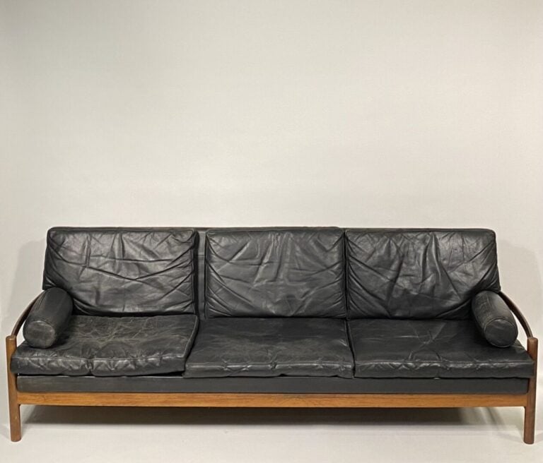 Travail DANOIS 1960 - Ensemble de salon comprenant un canapé et deux fauteuils…