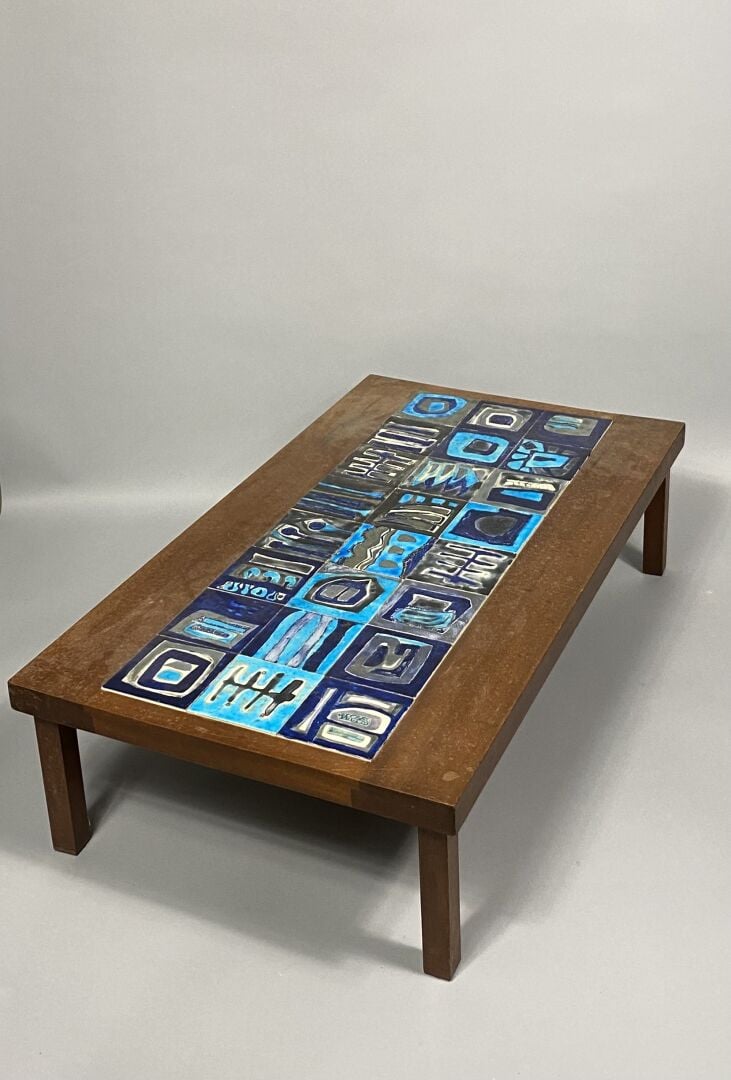 Travail DANOIS vers 1960 - Table basse à plateau rectangulaire orné de carreaux…