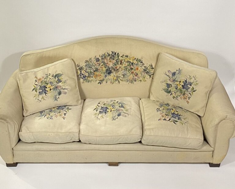 Travail des années 1940 - Ensemble de salon comprenant un canapé et deux larges…